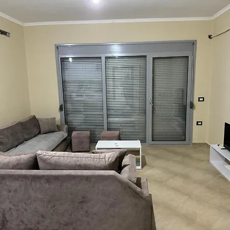 Holiday Apartments شقة فلورا