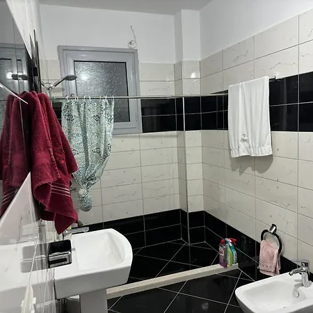 Holiday Apartments شقة فلورا